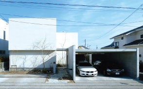 ガレージを重視した建物