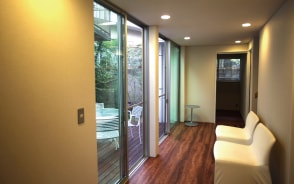 狭小地でも庭中心の家を実現